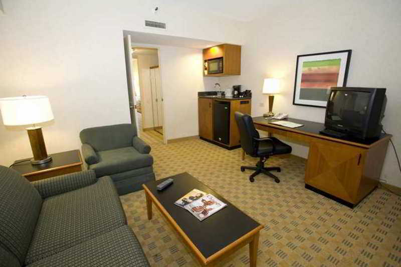 Doubletree By Hilton & Conference Center Chicago-downers Grove Hotel 3*
