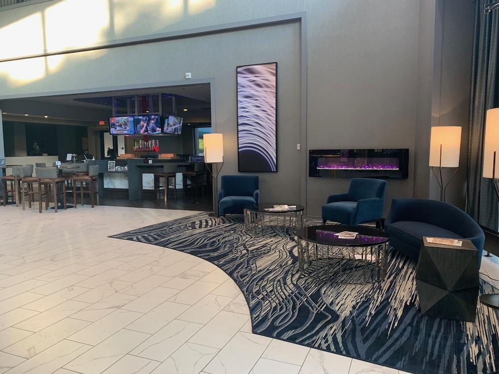 Doubletree By Hilton & Conference Center Chicago-downers Grove