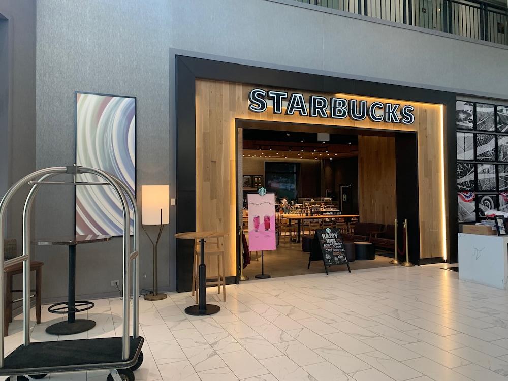 Hotel Doubletree By Hilton & Conference Center Chicago-downers Grove Downers Grove