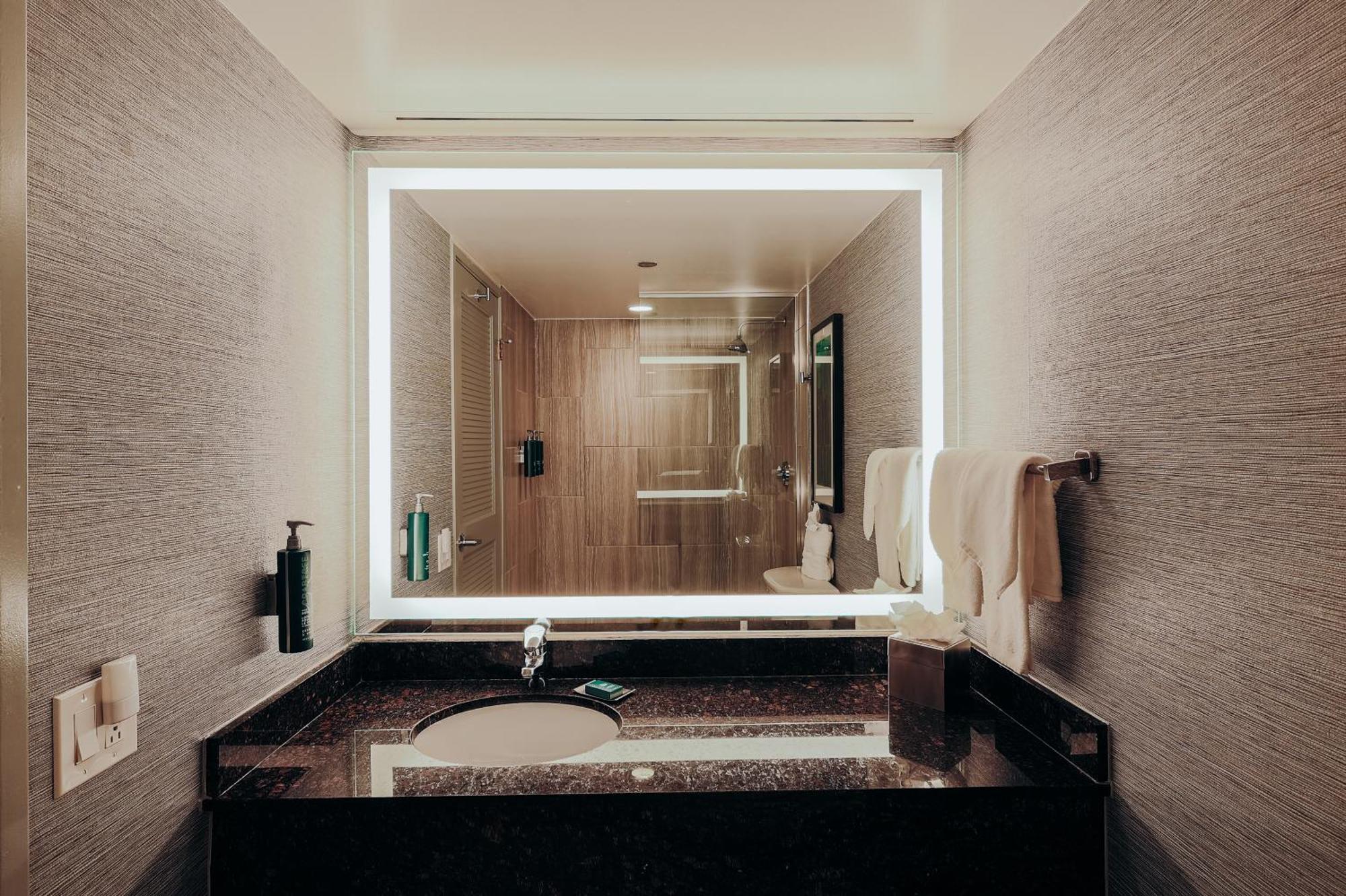 Doubletree By Hilton & Conference Center Chicago-downers Grove Downers Grove