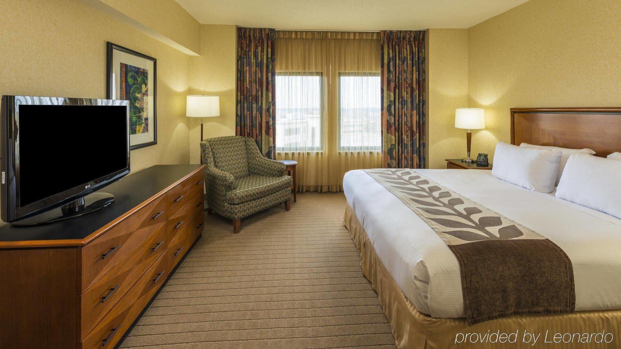 Doubletree By Hilton & Conference Center Chicago-downers Grove Hotel