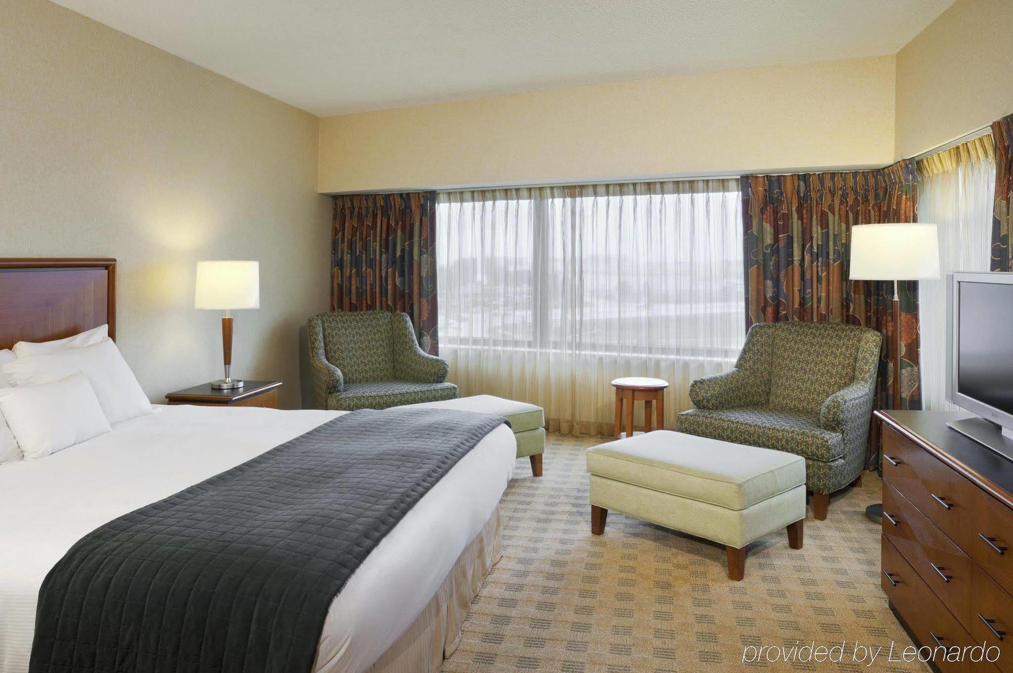 Hotel Doubletree By Hilton & Conference Center Chicago-downers Grove 3*