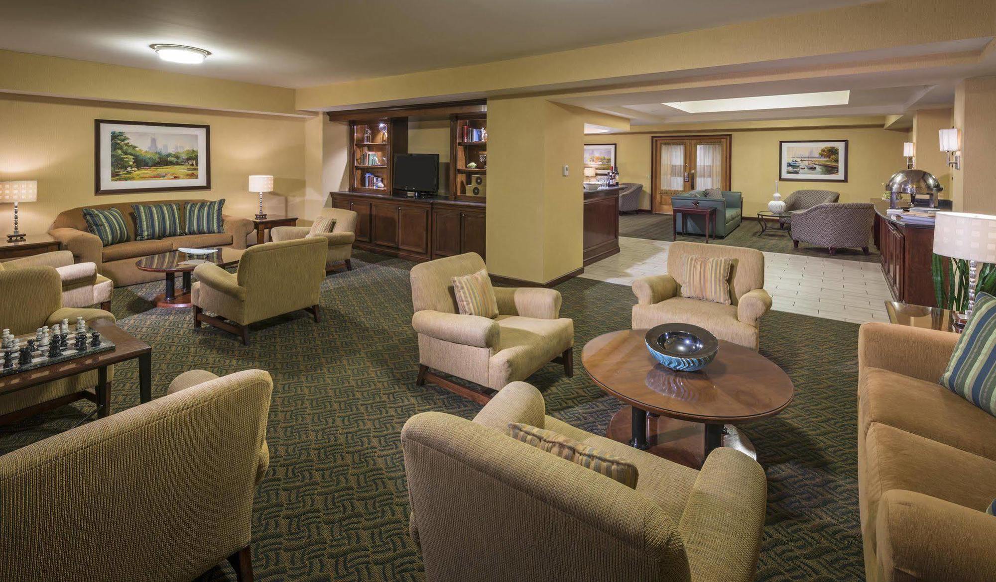 Hotel Doubletree By Hilton & Conference Center Chicago-downers Grove 3*